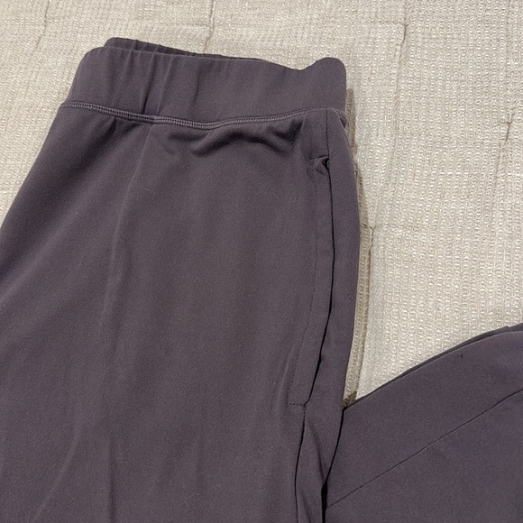 Fabletics lavender jogger pants with pockets! Great condition! Super soft. - Picture 2 of 4